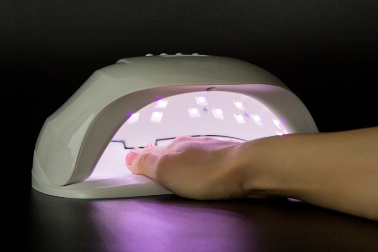 Czym się różni lampa UV od LED do utwardzania paznokci