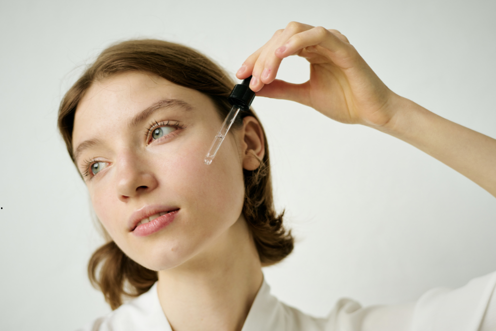 Pielęgnacja domowa retinol i kwas hialuronowy